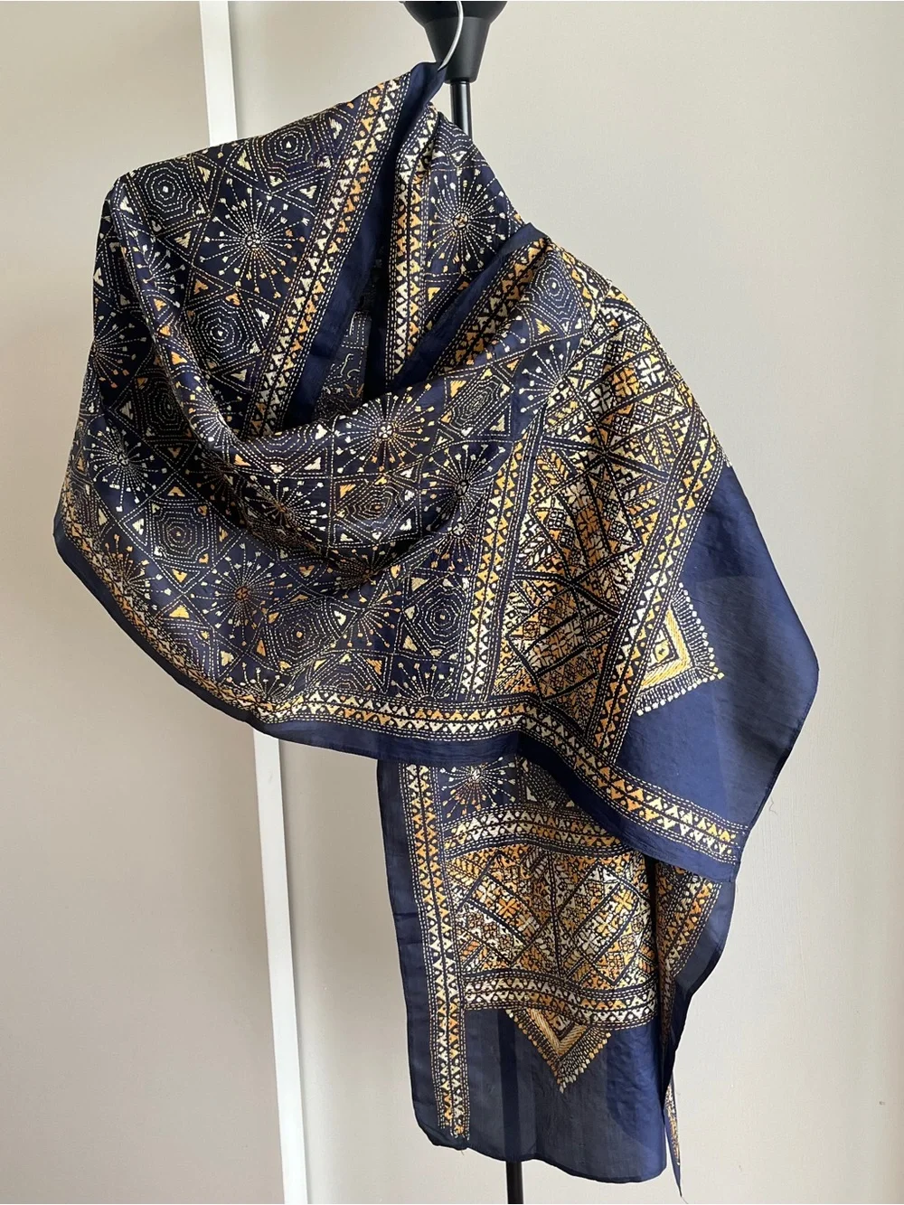 NEW HEIRLOOM STOLE SCARF SHAWL HAND EMBROIDERED KANTHA NAVY BLUE  & BEIGE  SILK